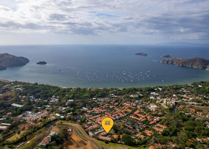 2-bd With Pool, Walk To Coco