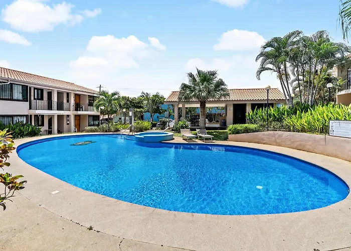 2-bd With Pool, Walk To Coco