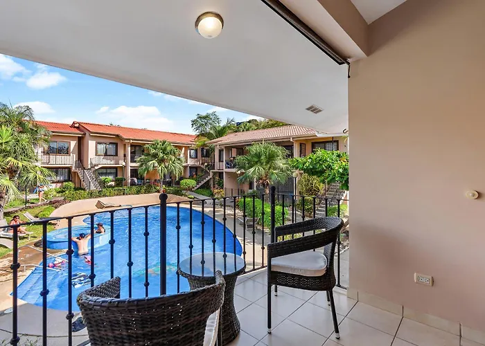 2-bd With Pool, Walk To * Coco
