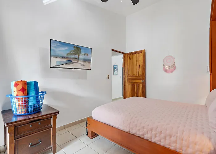 Сasa de vacaciones 2-bd With Pool, Walk To Coco