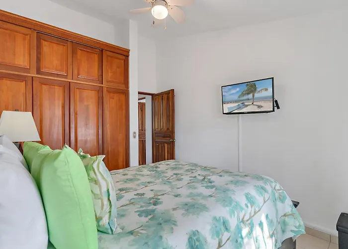 2-bd With Pool, Walk To * Coco