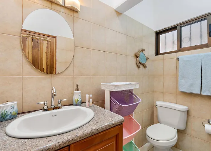 2-bd With Pool, Walk To Сasa de vacaciones