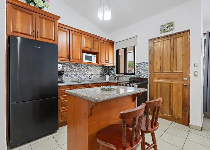 Сasa de vacaciones 2-bd With Pool, Walk To Coco