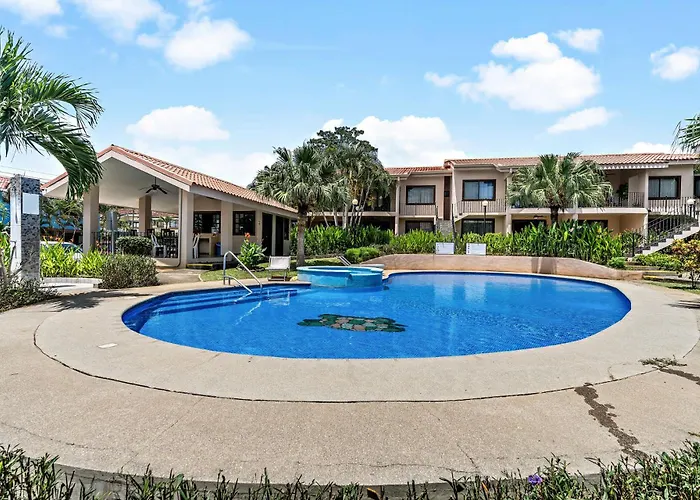 2-bd With Pool, Walk To * Coco